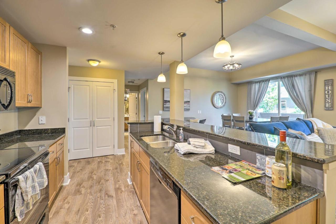 Grand Haven Condo - Walk To Nearby Hot Spots! Екстериор снимка