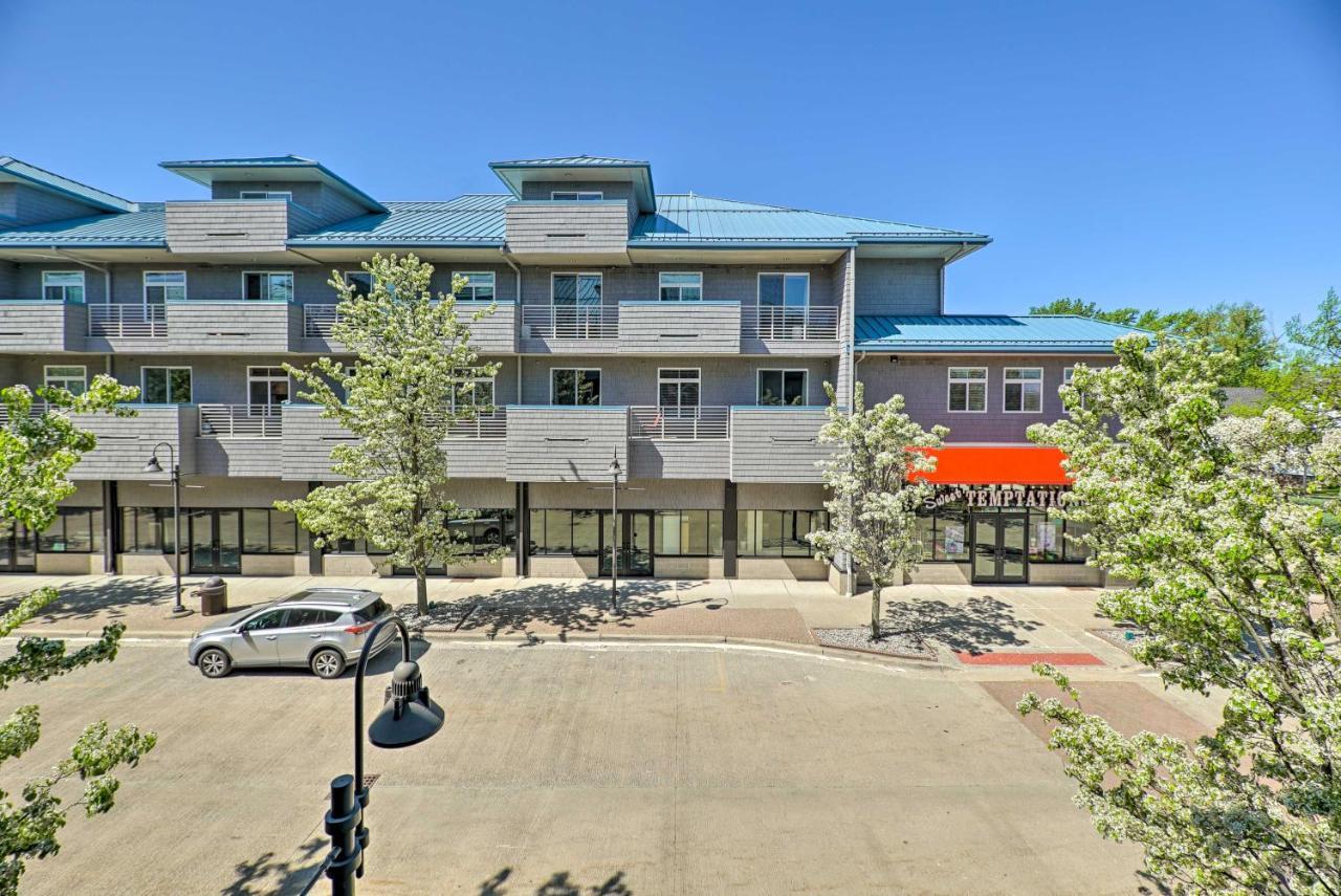 Grand Haven Condo - Walk To Nearby Hot Spots! Екстериор снимка