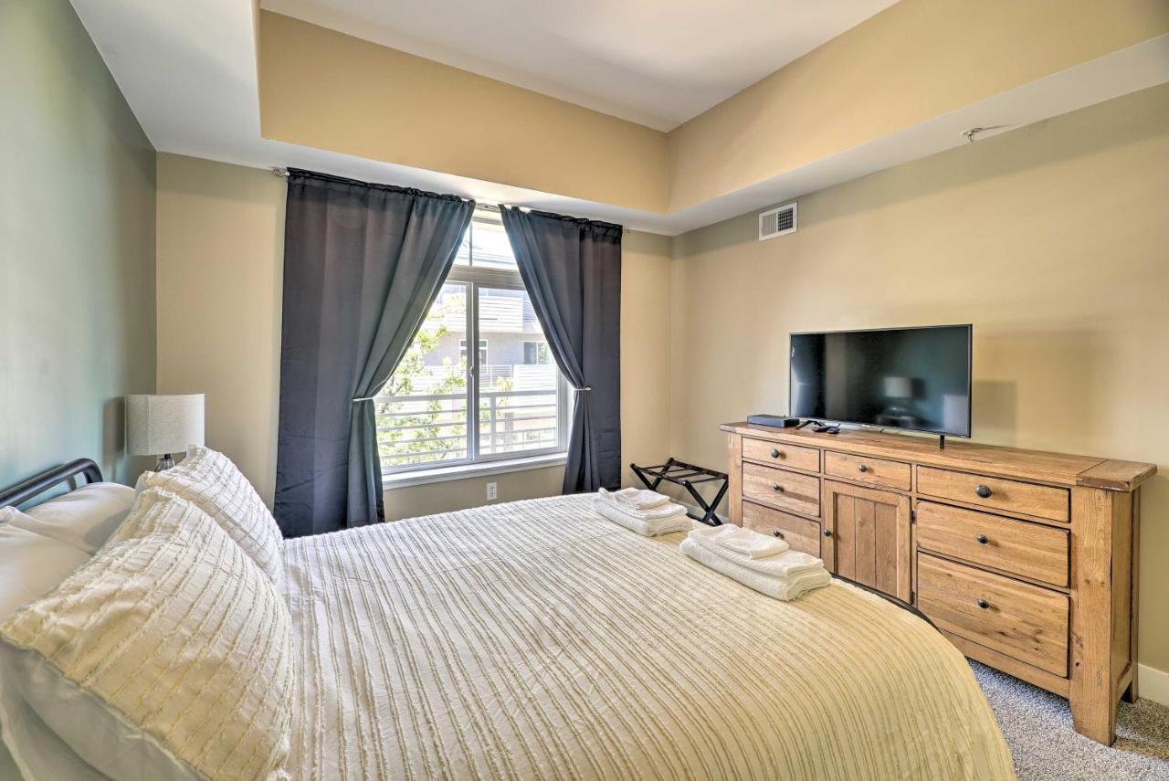Grand Haven Condo - Walk To Nearby Hot Spots! Екстериор снимка