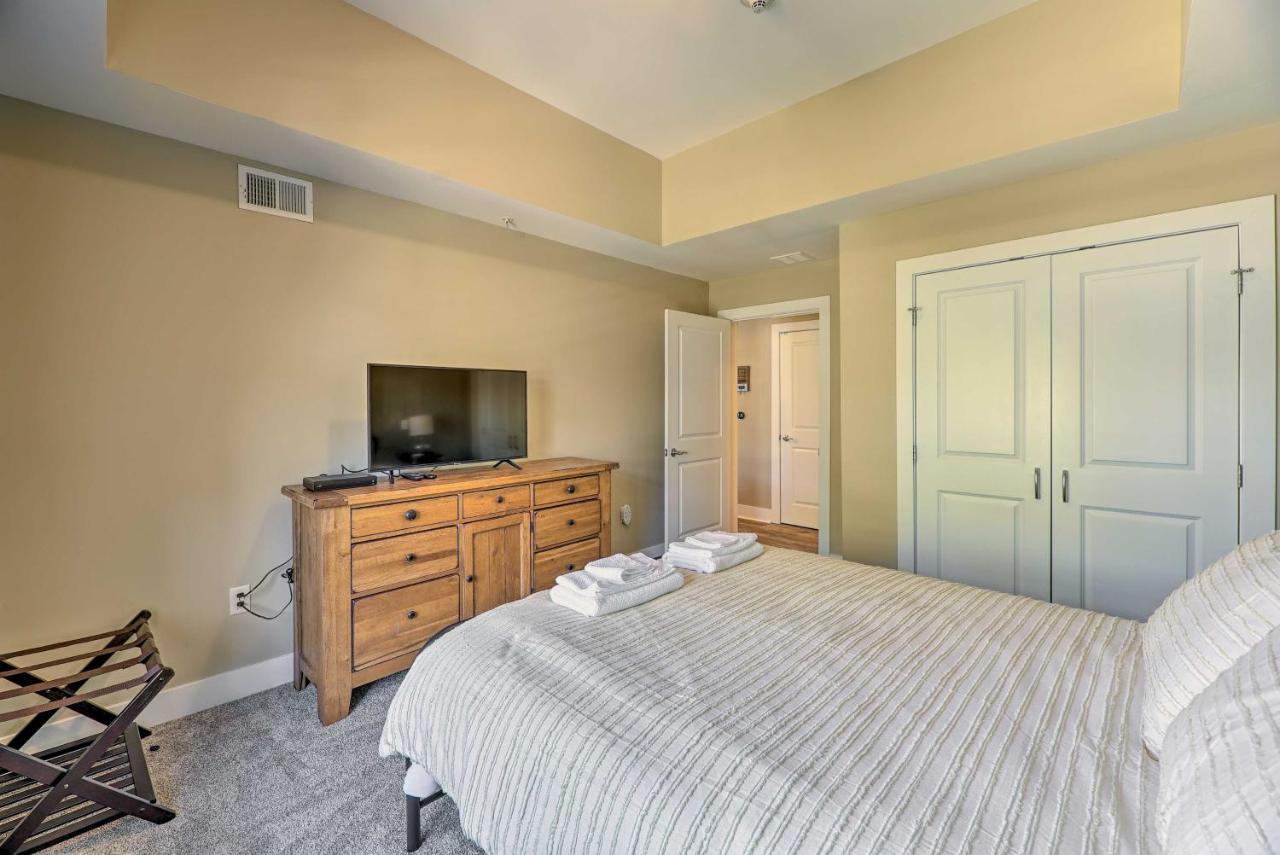 Grand Haven Condo - Walk To Nearby Hot Spots! Екстериор снимка