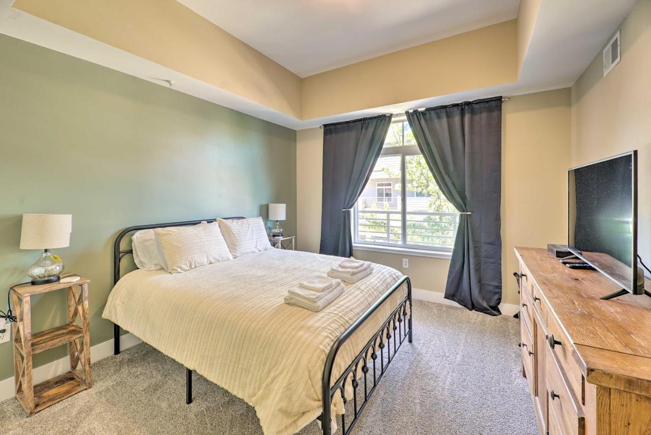 Grand Haven Condo - Walk To Nearby Hot Spots! Екстериор снимка